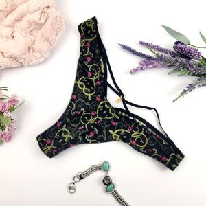 LARGE {Victoria's Secret} Black Snakes and Apples Thong